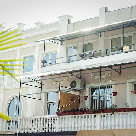 Guest House Esma Sukhumi Exterior photo