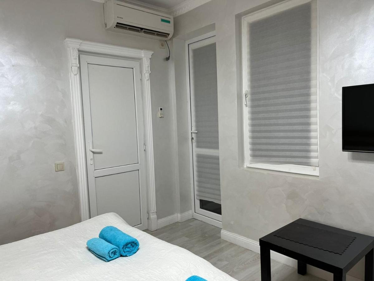 Guest House Esma Sukhumi Exterior photo
