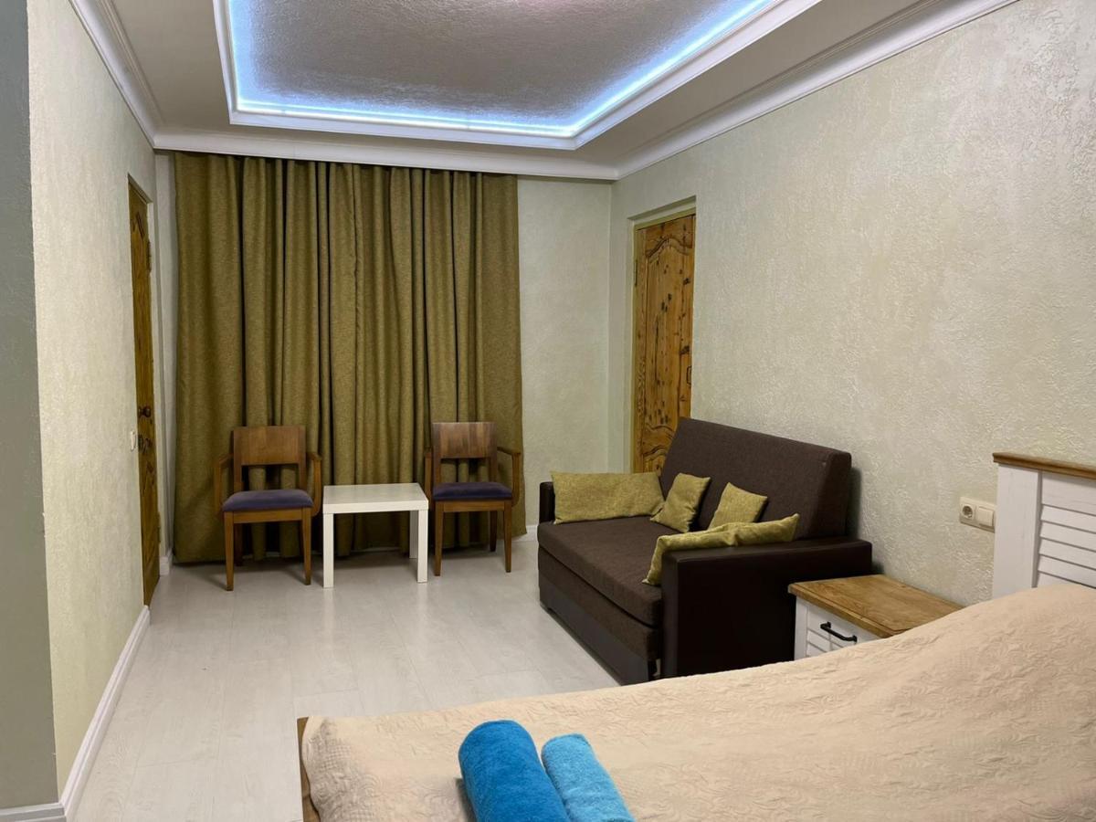 Guest House Esma Sukhumi Exterior photo