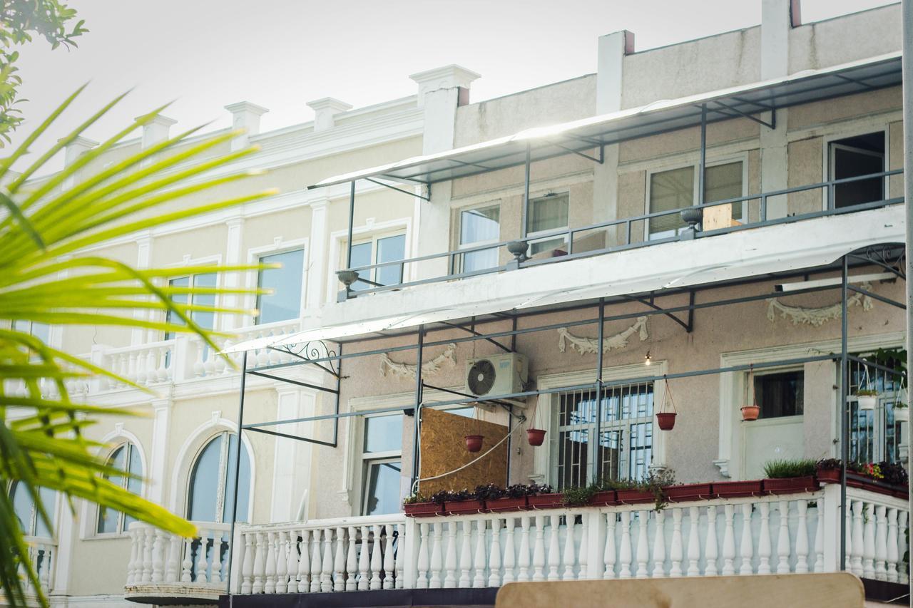 Guest House Esma Sukhumi Exterior photo