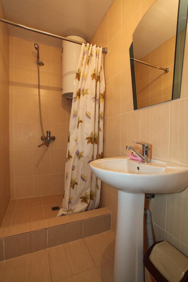 Guest House Esma Sukhumi Exterior photo