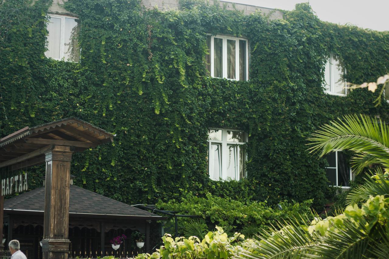 Guest House Esma Sukhumi Exterior photo