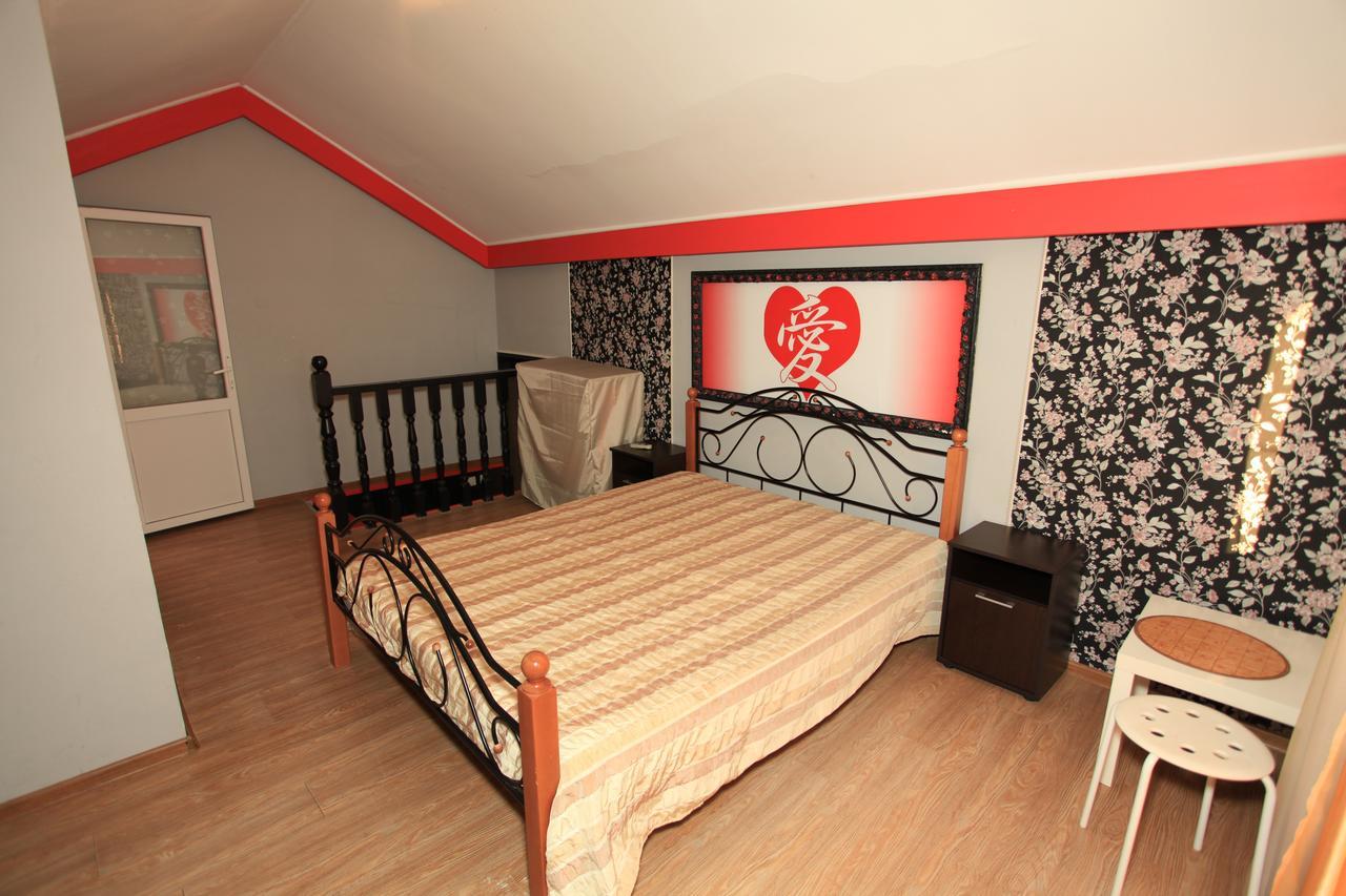 Guest House Esma Sukhumi Exterior photo