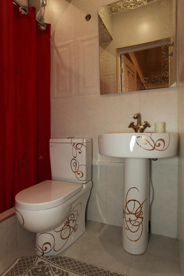 Guest House Esma Sukhumi Exterior photo