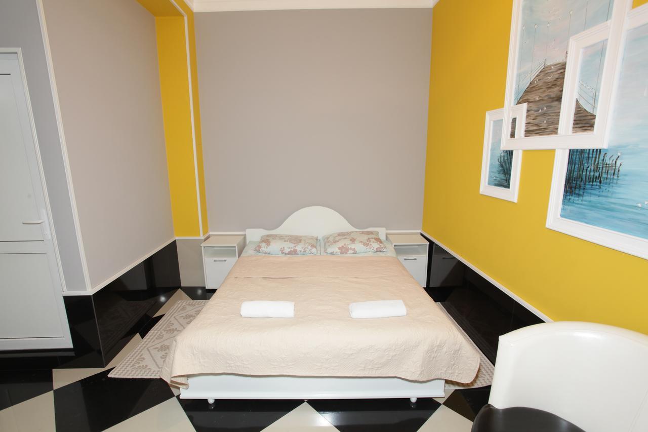 Guest House Esma Sukhumi Exterior photo