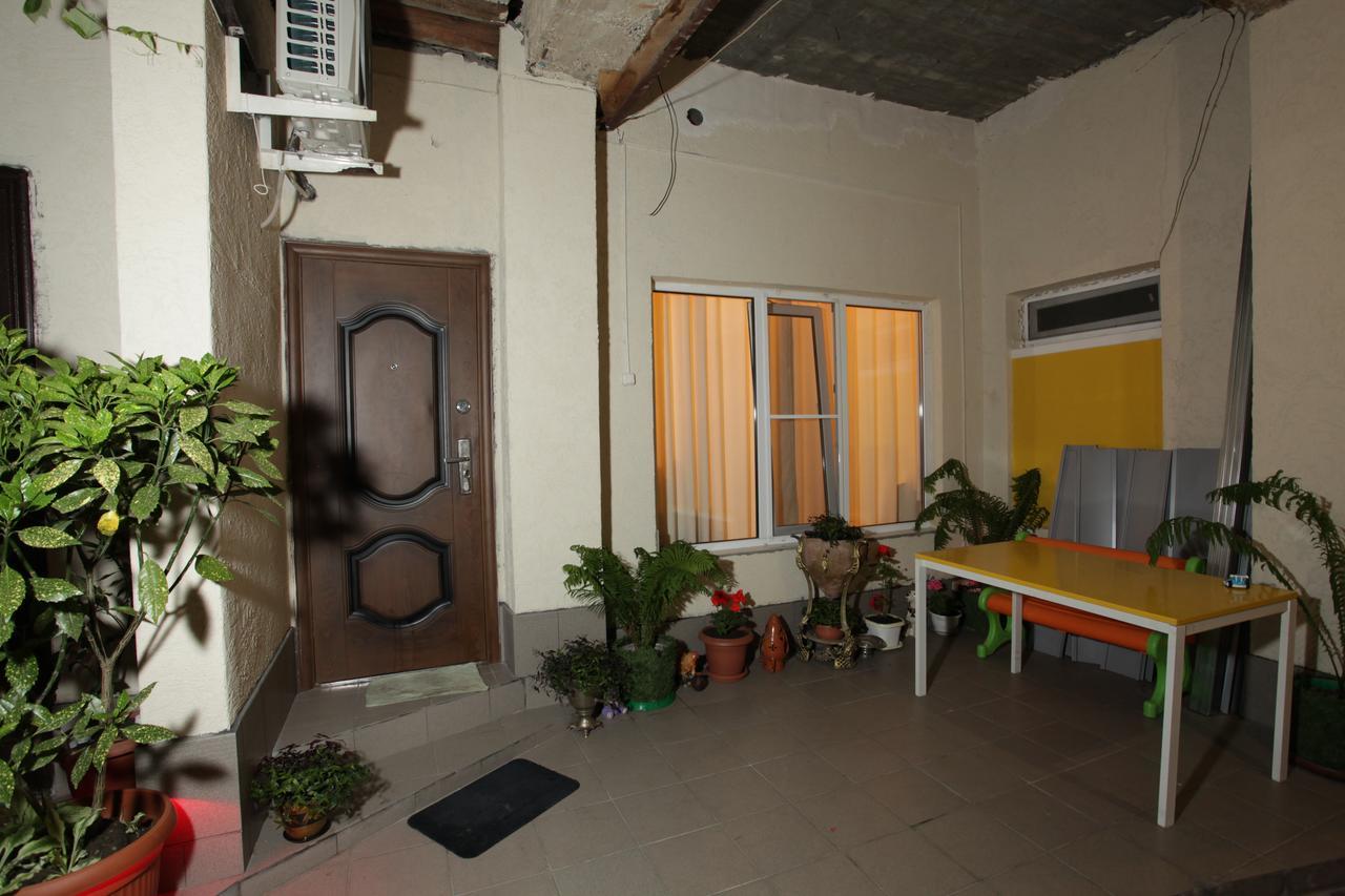 Guest House Esma Sukhumi Exterior photo