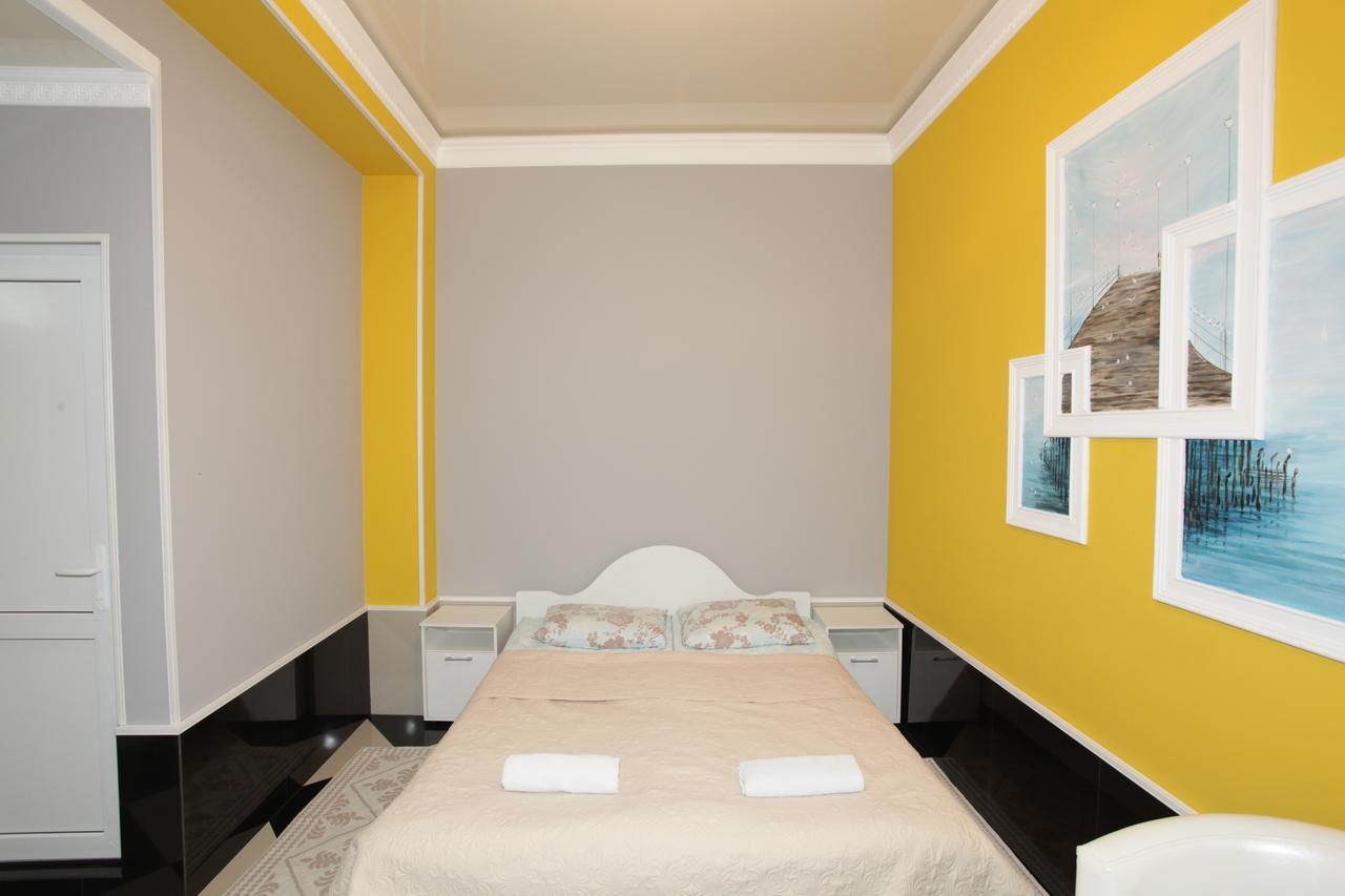 Guest House Esma Sukhumi Exterior photo